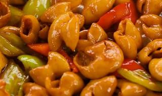 炒肥肠怎么做好吃,青椒炒肥肠的家常做法 尖椒肥肠的做法
